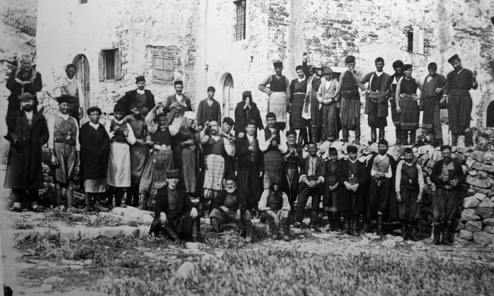 Greece Spinalonga Group photo of leper patients around 1920.jpg