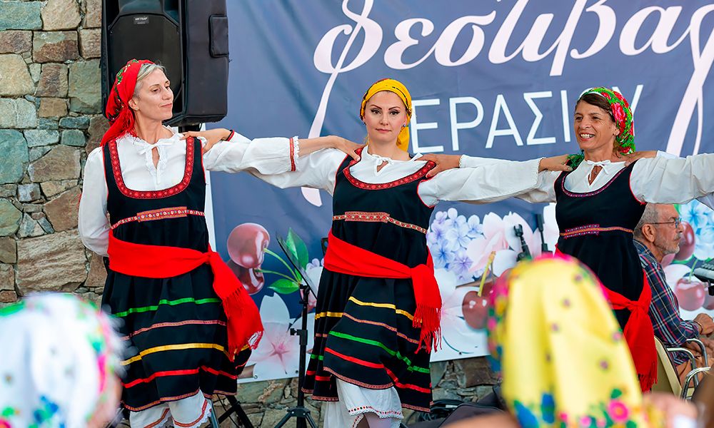 cyprus_-Cherry-festival-in-Pedoulas_june.jpg