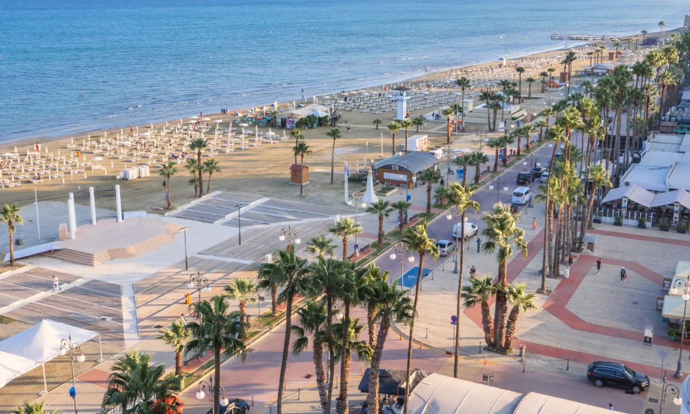 cyprus_larnaca_Finikoudes beach.jpg
